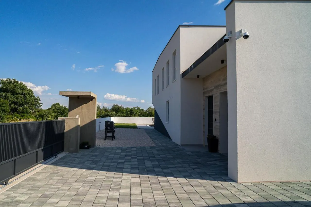 Villa Fortunata 0*, Policnik Croatia